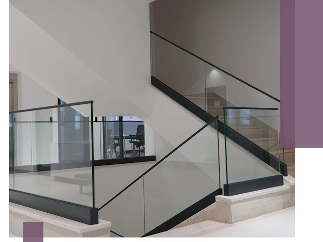 Стеклянные перила премиум-класса с установкой в Сургуте