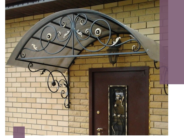 Изготовление козырьков из металла под ключ в Сургуте