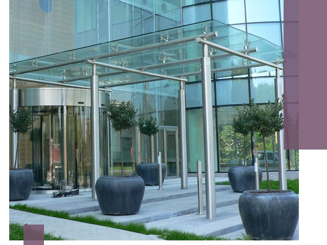 Навесы из стекла на заказ в Сургуте — монтаж и установка