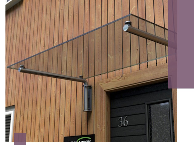 Стеклянные козырьки на входы и фасады в Сургуте