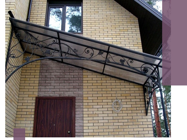 Односкатные козырьки из металла под ключ в Сургуте