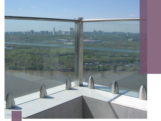 Стеклянные парапеты премиум класса в Сургуте для домов и бизнесов