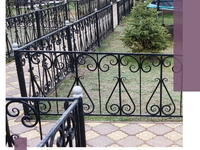 Кованые газонные ограждения под ключ в Сургуте