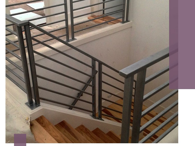 Изготовление поручней из металла и дерева в Сургуте